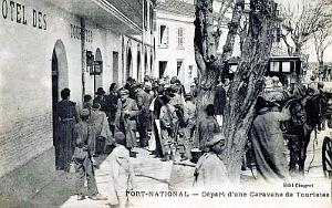 FORT NATIONAL - DEPART D'UNE CARAVANE DE TOURISTES
